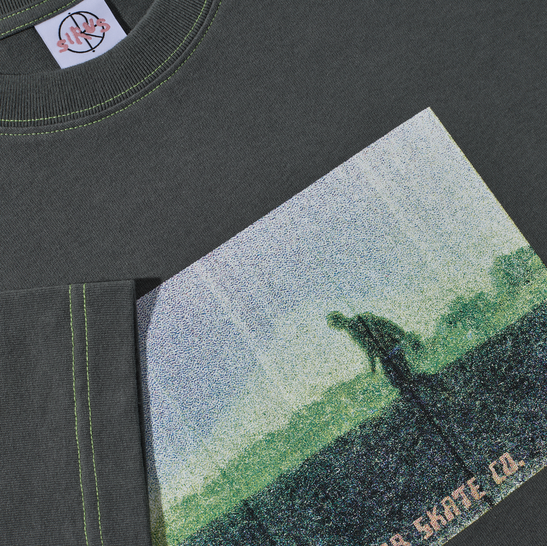 Contrast Tee | Beach Walk - Graphite/Green